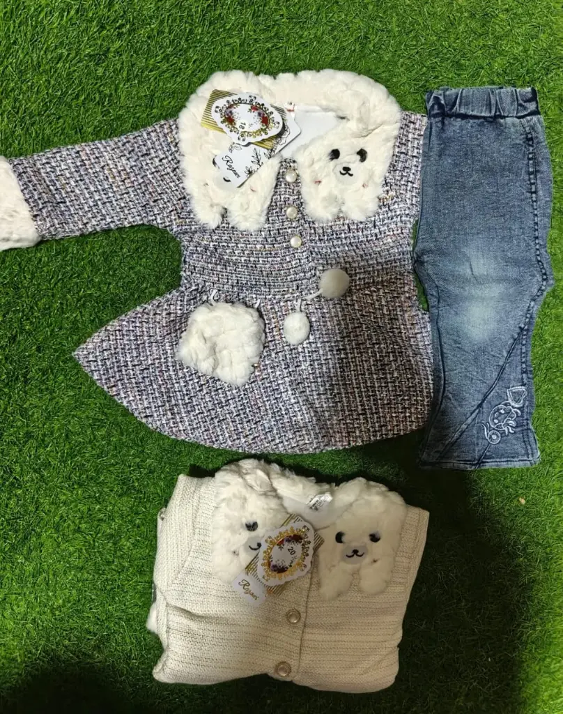  Branded Chinese fabric jacket with fur collar and cuffs, Paired with comfy jeans